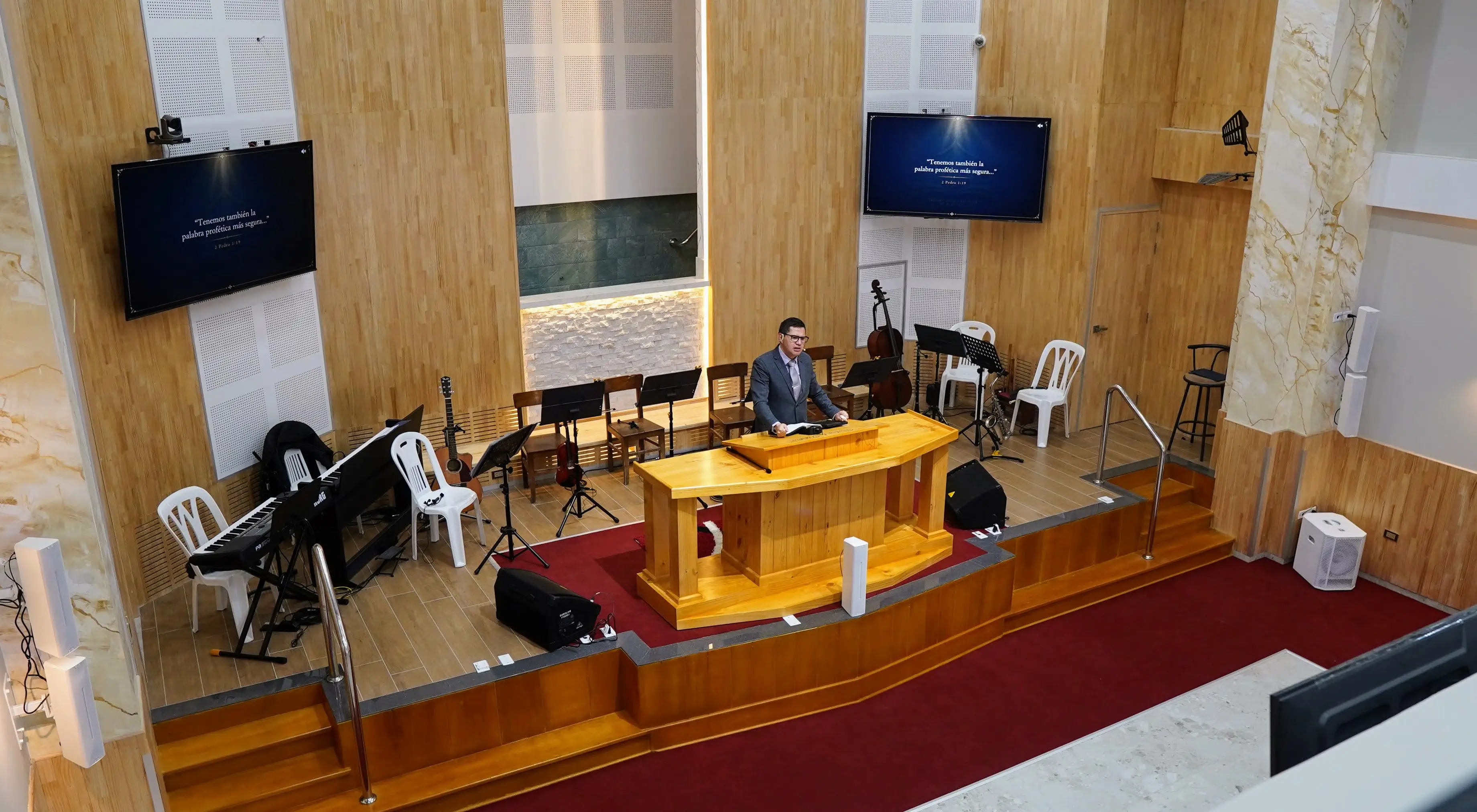 Pastor predicando